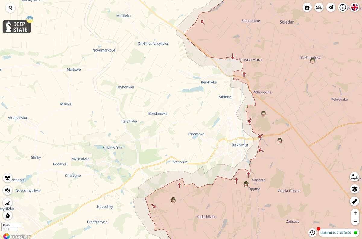 Situácia v okolí mesta Bachmut, ktorý je obkľúčený z juhu, zo severu a z východu. Výrazne červená farba značí čisto ruské pozície, svetločervená zasa miesta, o ktoré zvádzajú Rusi a Ukrajinci boje.