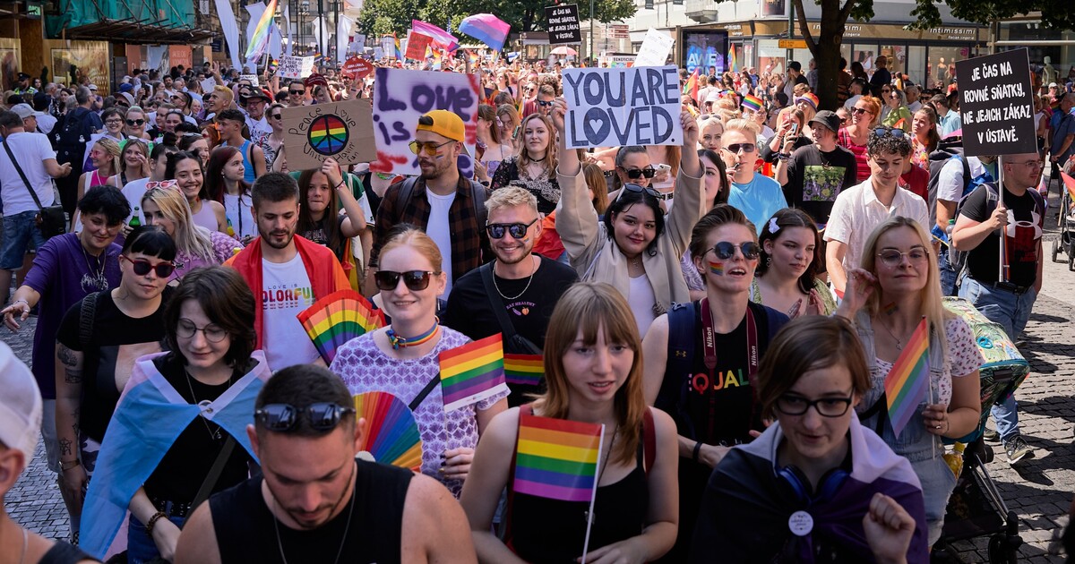 „Život je krátký na to, abyste žili ve strachu.“ Co LGBTIQ+ lidé radí mladým, kteří se bojí coming outu?