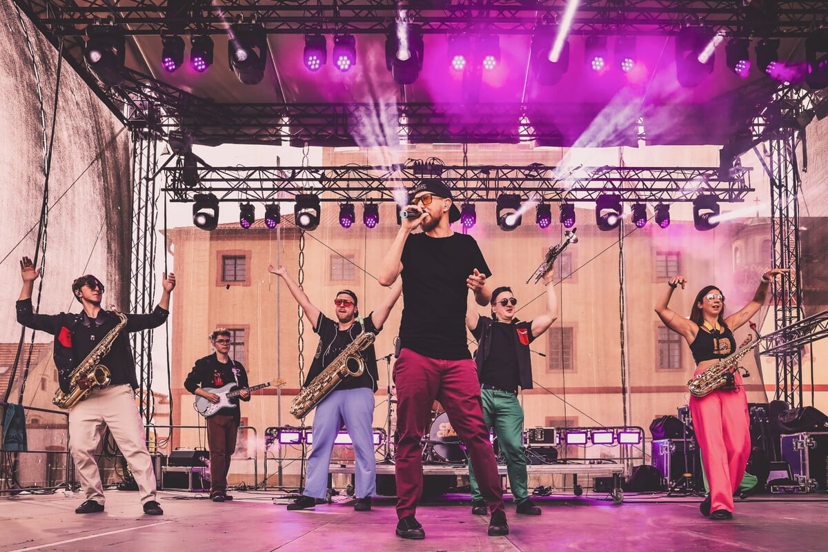 Celest & Charles, kapela