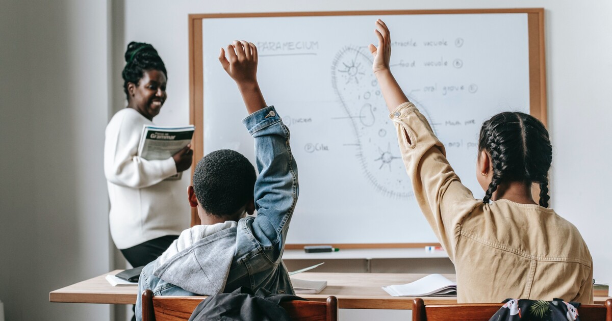 Nový školní rok začíná pro 1,5 milionu studentů a studentek. Jaké změny čekají české školství?