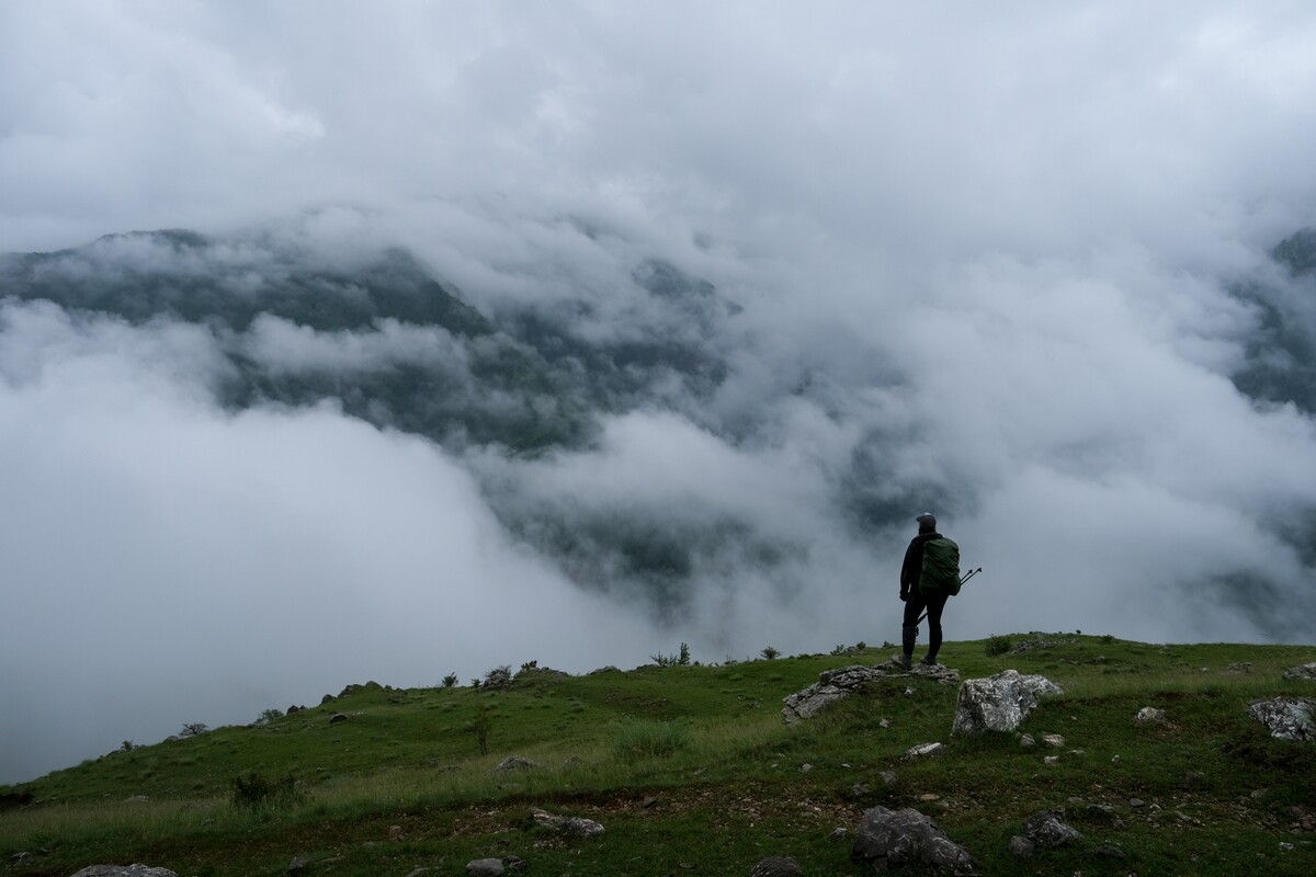 Občas ich zastihla silná búrka s bleskami, pred jednou z nich utekali aj kravy.