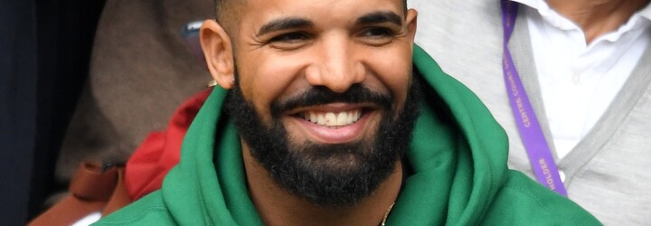 Drake obhajuje niekoľkominútové lety súkromným tryskáčom tým, že v ňom nikto necestoval