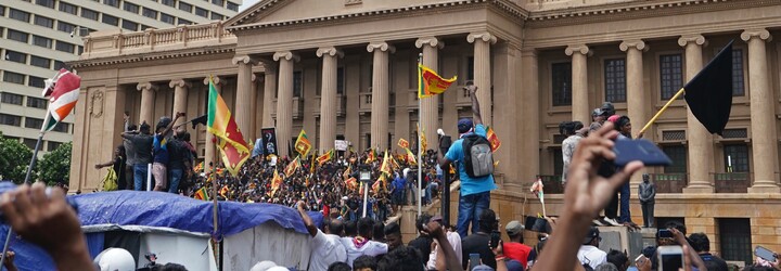 Na nepokoje reaguje Srí Lanka armádou. „Udělejte, co bude nutné,“ říká premiér