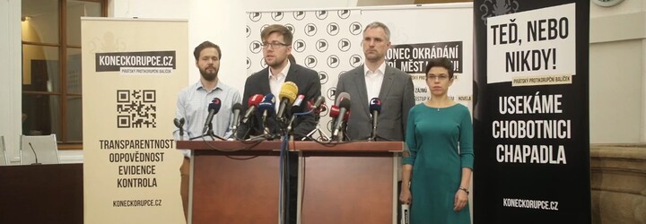 Piráti představili protikorupční balíček. K některým návrhům chtějí mimořádnou schůzi