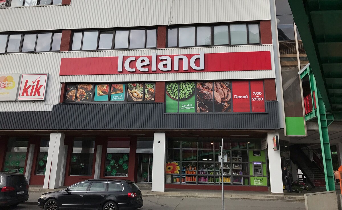 Prodejna Iceland v Praze na Lukách. 