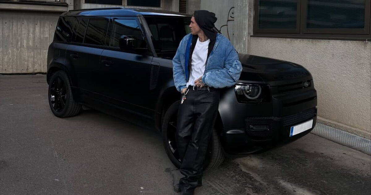 NobodyListen se na Instagramu pochlubil novým autem. Jeho Land Rover jen tak nepřehlédneš