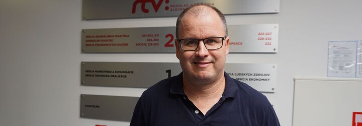 VIDEO: Marcel Merčiak vulgárne vynadal kolegovi na uniknutej nahrávke zo štúdia RTVS. Nervy mu praskli po nevydarenom vstupe