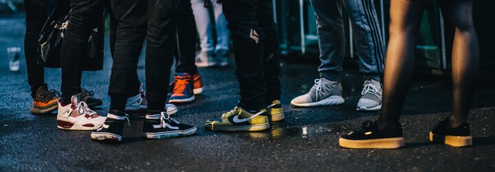 Festival tenisek samozřejmě přinesl mnoho zajímavých kousků na nohách jeho účastníků. Podívej se na nejlepší páry bot z Teniskology