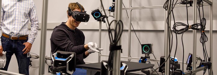 Špičkoví inžinieri aj nadčasové technológie. Ako to vyzerá na mieste, kde vzniká virtuálna a rozšírená realita?