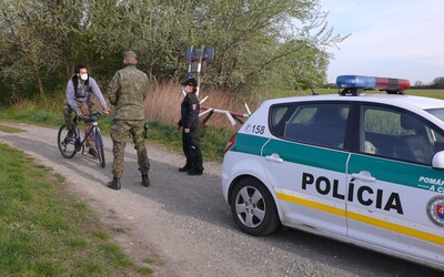 Slovenskí policajti možno dostanú osobné kamery. Mali by nahrávať všetky služobné zákroky.