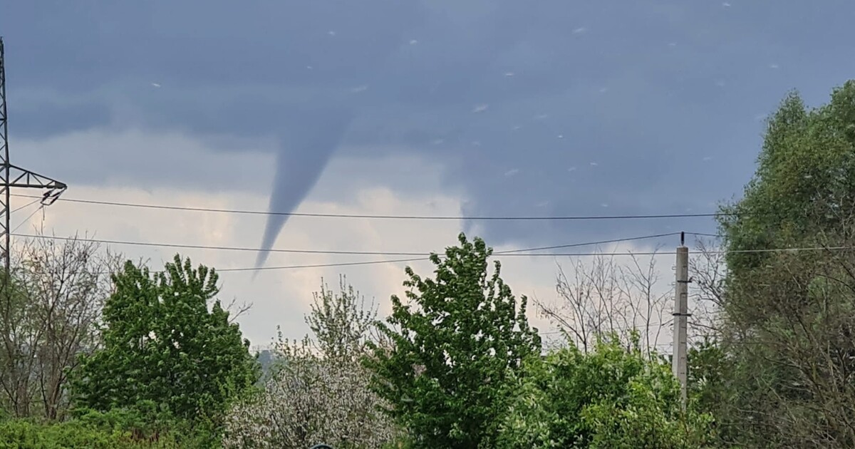 Tornádo v Rakousku: Kousek od českých hranic se prohnalo tornádo, napáchalo škody