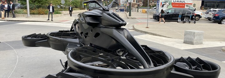 Predstavili lietajúcu motorku. Letieť vydrží až 40 minút a jej maximálna rýchlosť je 100 km/h