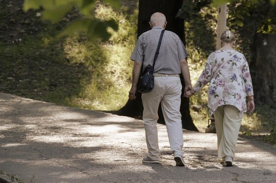 Zajímáš se o důchodový systém? Víš, kolik je v Čechách průměrný důchod, v kolika letech máš na něj nárok a jaké musíš splnit podmínky?