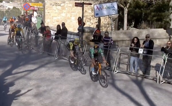 Belgický cyklista prišiel o víťazstvo.V záverečnom špurte zle odbočil