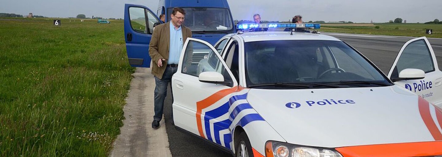 Belgický soud řešil kuriózní případ. 79letá stařenka se řítila ve svém Porsche rychlostí 238 kilometrů za hodinu