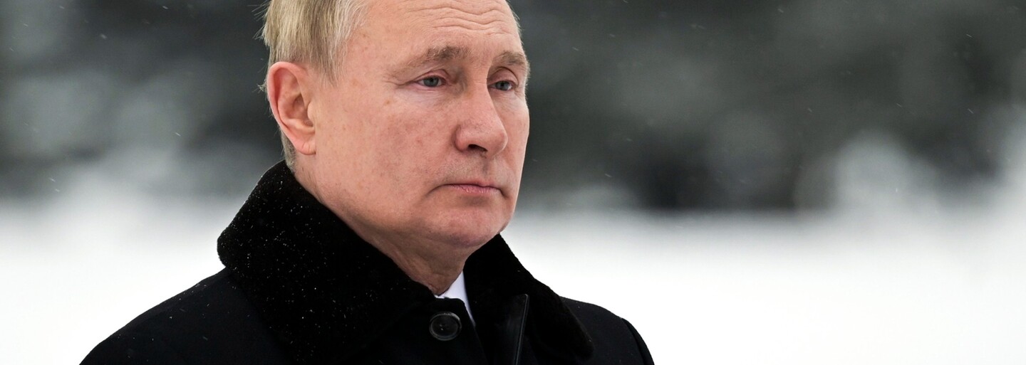 Běloruský fotograf vytvořil podobiznu Vladimira Putina z fotek obětí války na Ukrajině