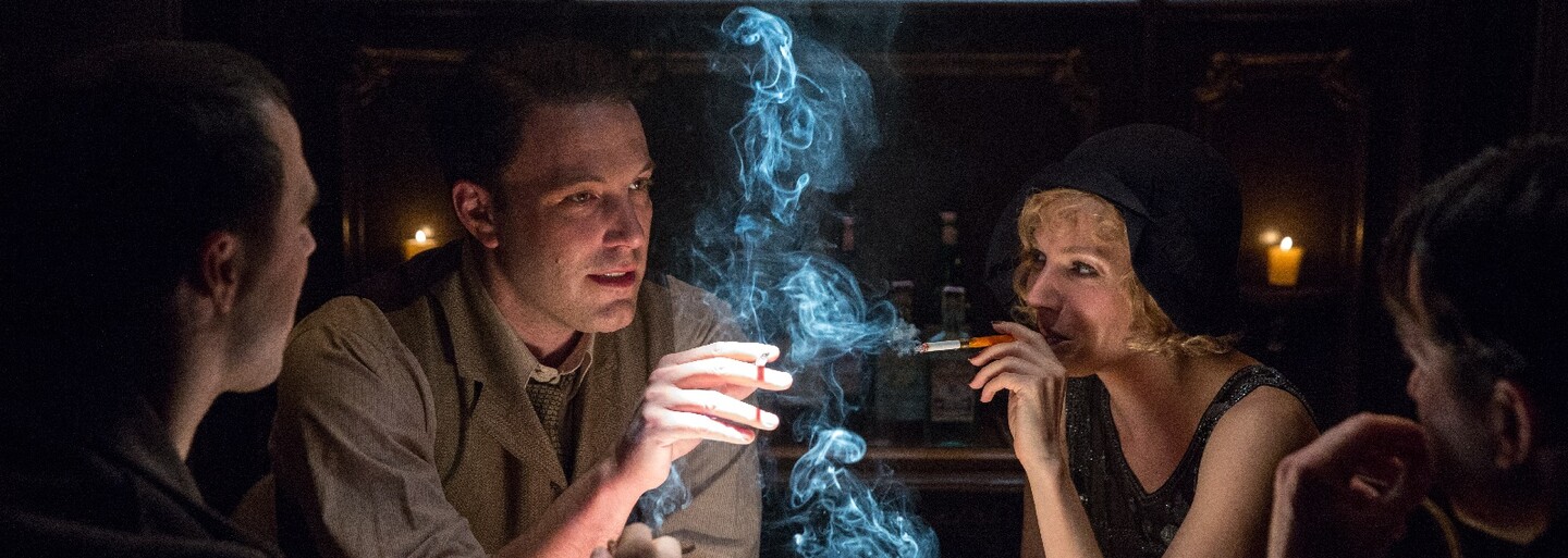 Ben Affleck je na nových obrázkoch z gangsterky Live by Night neohrozeným mafiánom