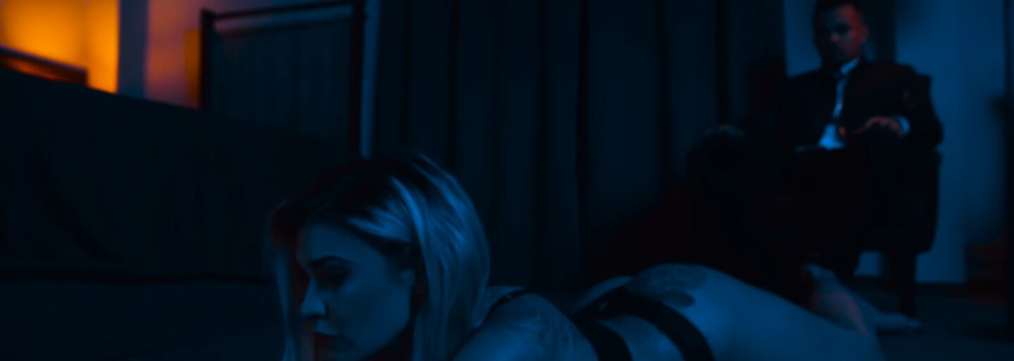 Ben Cristovao si užívá postelových hrátek s nádhernou slečnou v pikantním videoklipu