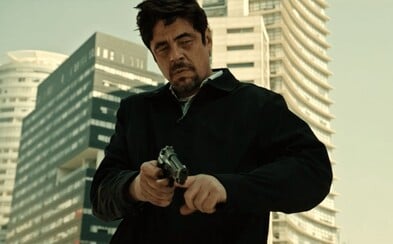 Benicio Del Toro sa nebojí ušpiniť sa celý od krvi. Vo výbornom traileri pre Sicario 2 znova vraždí ako krutý nájomný zabijak Benicio Del Toro sa nebojí ušpiniť sa celý od krvi. Vo výbornom traileri pre Sicario 2 znova vraždí ako krutý nájomný zabijak