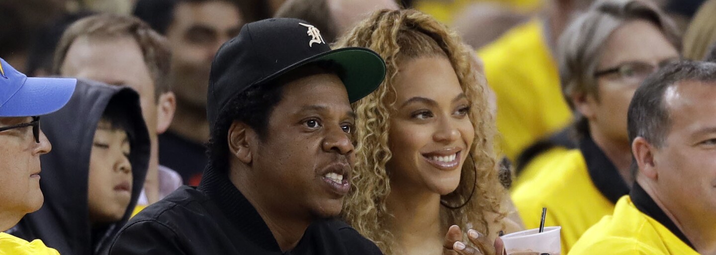 Beyoncé a Jay-Z zverejnili vlastnú zbierku intímnych fotiek. Nechýbajú odhalené zadky či polonahé leňošenie v posteli