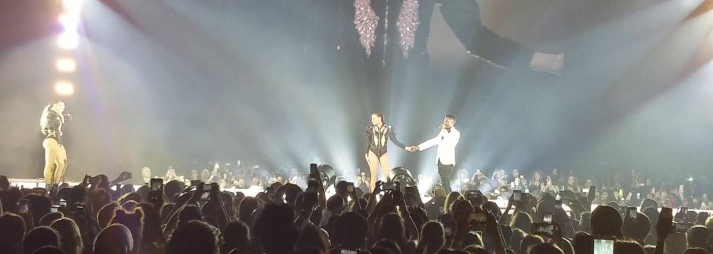 Beyoncé prerušila koncert, aby mohol jej choreograf požiadať jednu z tanečníc o ruku. Tá povedala áno