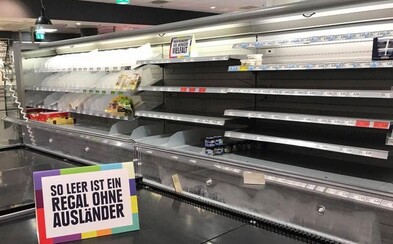 Bez cizích produktů by byly regály obchodů prázdné. Supermarket bojuje proti rasismu a na ukázku odstranil zahraniční výrobky Bez cizích produktů by byly regály obchodů prázdné. Supermarket bojuje proti rasismu a na ukázku odstranil zahraniční výrobky