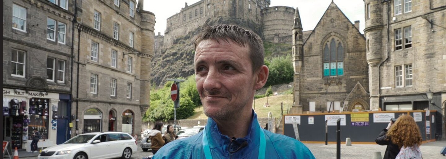 Bezdomovci začali ponúkať autentické prehliadky mesta v Edinburghu. Turistom vedia ukázať neobyčajné zákutia