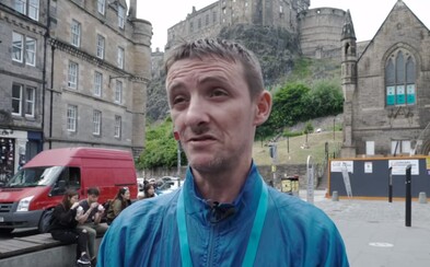 Bezdomovci začali nabízet autentické prohlídky v Edinburghu. Turistům ukazují neobyčejná zákoutí města Bezdomovci začali nabízet autentické prohlídky v Edinburghu. Turistům ukazují neobyčejná zákoutí města
