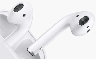 Bezdrôtové slúchadlá AirPods od Applu majú hi-tech výbavu a 5-hodinovú výdrž na jedno nabitie Bezdrôtové slúchadlá AirPods od Applu majú hi-tech výbavu a 5-hodinovú výdrž na jedno nabitie