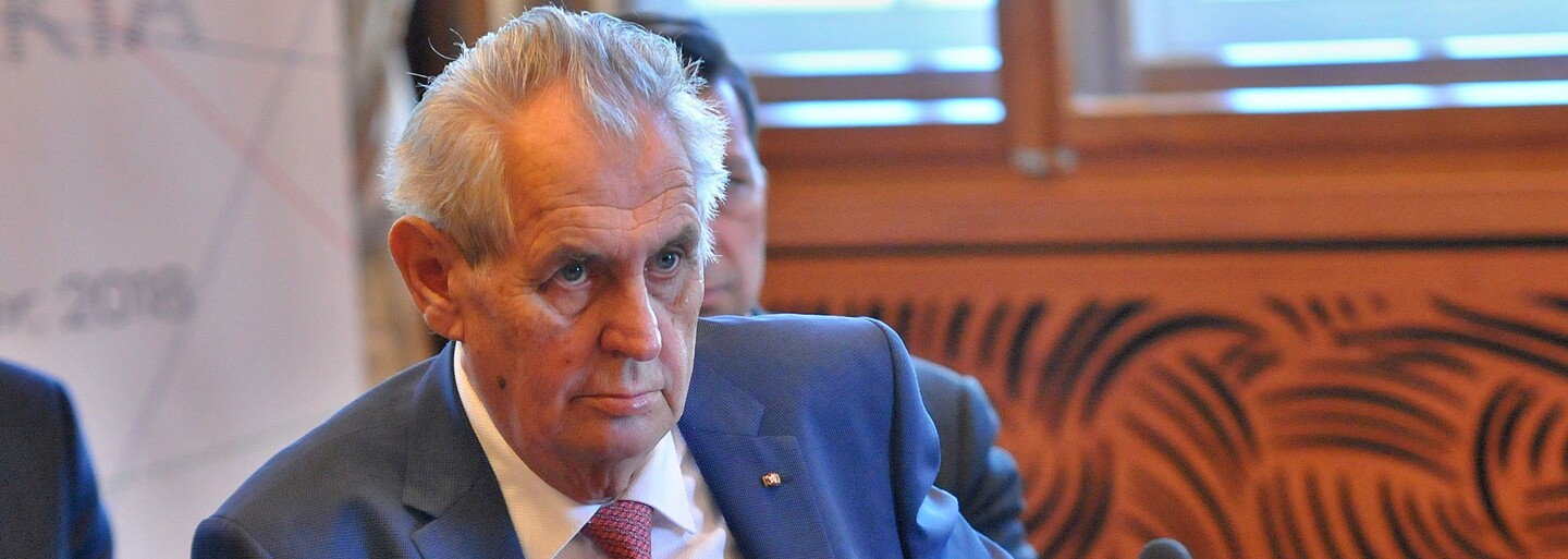 Bezpečnostní kontroly na Hradě: Zeman požádal Rakušana o jejich zrušení či upravení