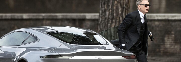 Bondův exkluzivní Aston Martin DB10 se vydražil za více než 3 miliony eur, což překonalo původní očekávání