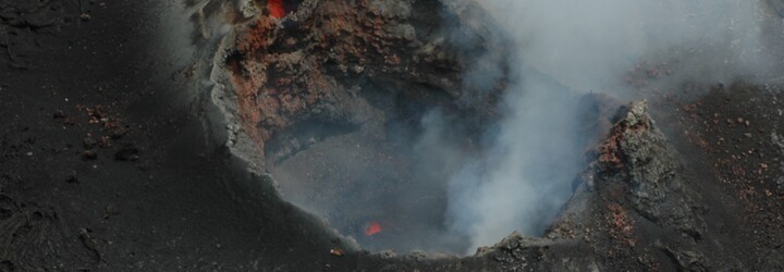 Největší aktivní sopka na světě Mauna Loa vybuchla