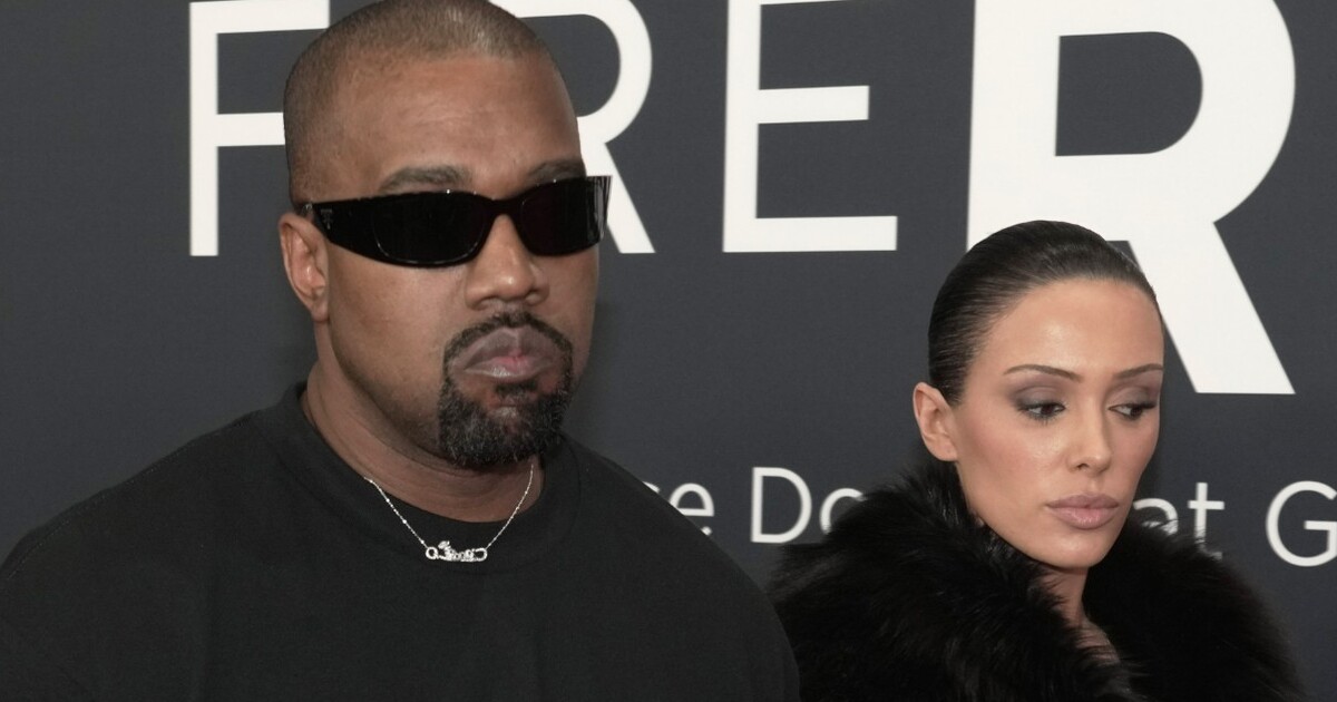 „Člověk, který se netají obdivem k Hitlerovi, nemá v Praze co dělat!“ Politici se vyjádřili k účinkování Ye v Praze