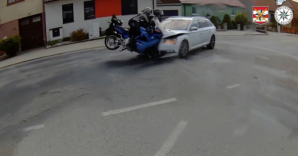 VIDEO: Začíná motorkářská sezóna. Policie zveřejnila drastické záběry nehod