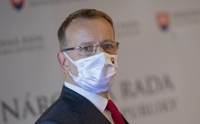 Biele vrany z radov vládnych strán: Ak sa potvrdí Kollárov údajný plagiát, mal by odstúpiť Biele vrany z radov vládnych strán: Ak sa potvrdí Kollárov údajný plagiát, mal by odstúpiť