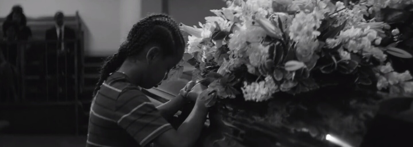 Big Sean venuje emotívny videoklip na skladbu One Man Can Change the World svojej starej mame, ktorá dokázala zmeniť jeho svet