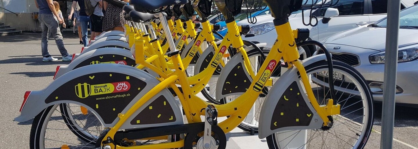 Bikesharing v Bratislave hlási prvé problémy. Vandali vedome ničia bicykle a kradnú pedále