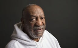 Bill Cosby je odsúdený na tri až desať rokov. Proti rozhodnutiu sa odvolá