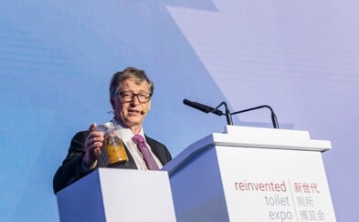 Bill Gates rečnil s nádobou plnou ľudských výkalov. Chce zrevolucionizovať spôsob, akým fungujú naše záchody Bill Gates rečnil s nádobou plnou ľudských výkalov. Chce zrevolucionizovať spôsob, akým fungujú naše záchody