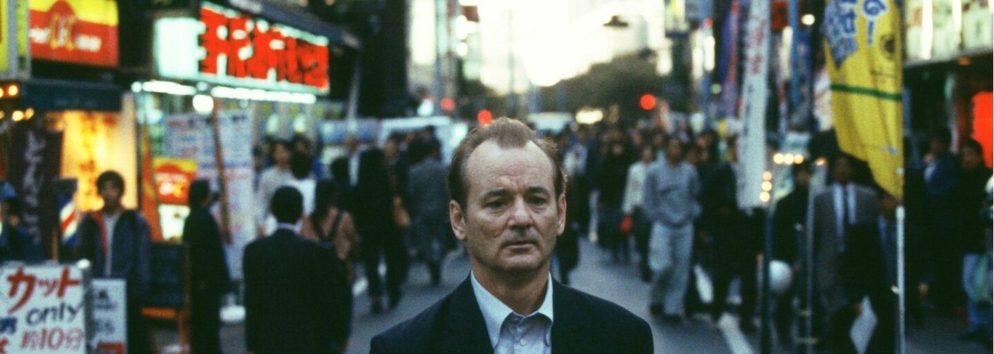 Bill Murray nie je žiaden namyslený herec. V najnovšom dokumente to potvrdí opíjaním sa či spievaním karaoke s cudzincami