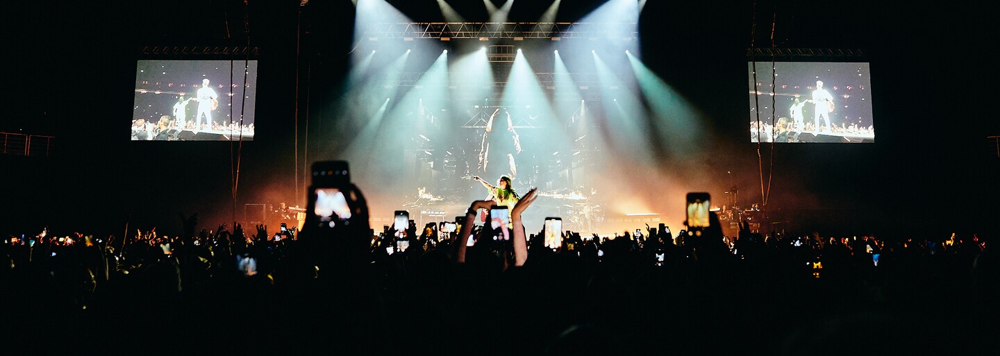 Billie Eilish před 18 tisíci Čechy a Slováky potvrdila pozici nejrychleji stoupající hvězdy na světě (Fotoreport)
