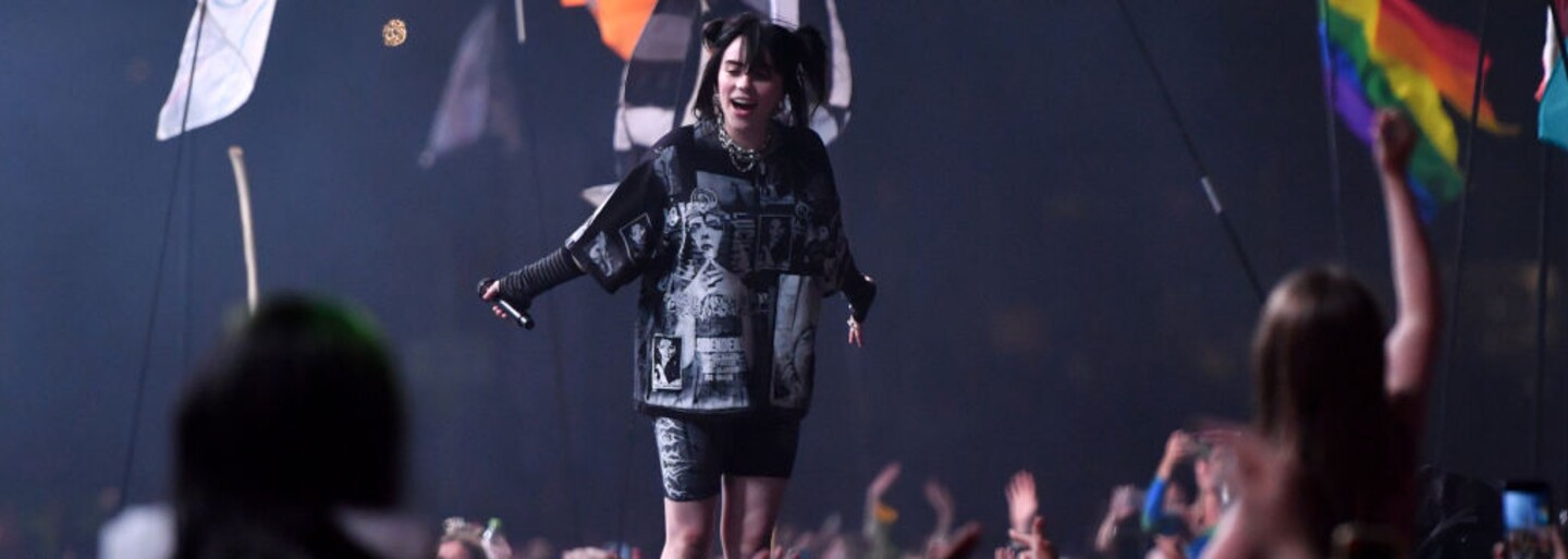 Billie Eilish při vystoupení protestovala proti zrušení potratů. „Pro ženy v USA je to temný den,“ řekla