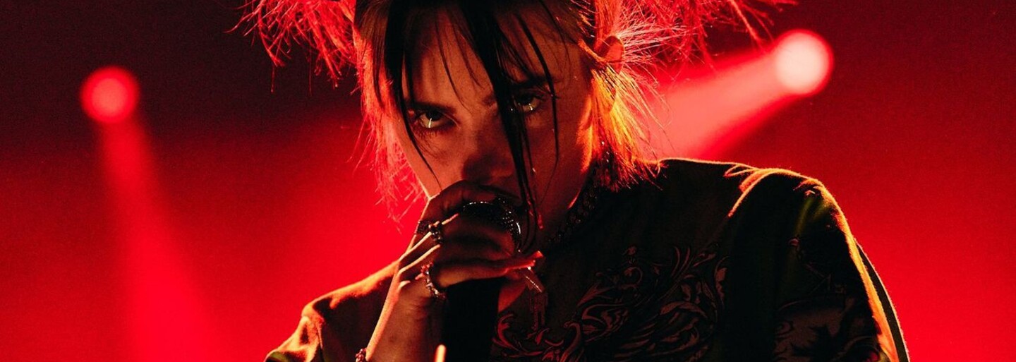 Billie Eilish sa hľadá, široké mikiny vymenila za korzety. Jej kariéra má rýchlejší spád ako Lady Gaga