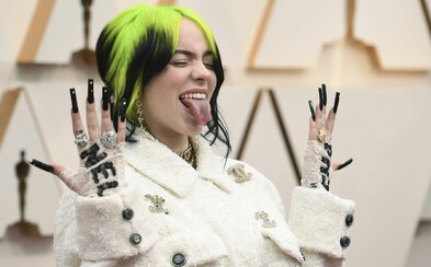 Billie Eilish začne prodávat panenky inspirované jejími videoklipy Billie Eilish začne prodávat panenky inspirované jejími videoklipy