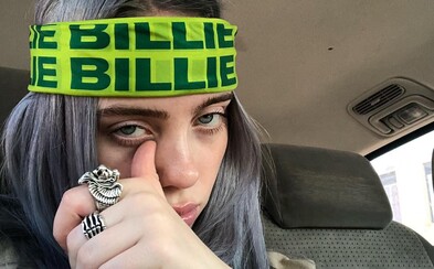 Billie Eilish zdieľa halloweenské kostýmy ľudí, ktorí sa za ňu prezliekajú. Jeden ocenila veľmi vulgárnym komentárom Billie Eilish zdieľa halloweenské kostýmy ľudí, ktorí sa za ňu prezliekajú. Jeden ocenila veľmi vulgárnym komentárom