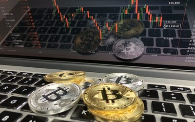 Bitcoin klesol pod 25 000 dolárov. Dostal sa na svoje minimum od decembra 2020