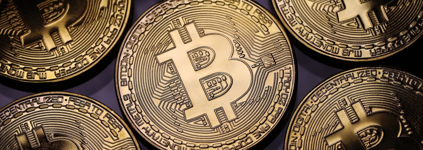 Bitcoin opět prudce roste. Blíží se k hranici 60 000 dolarů 