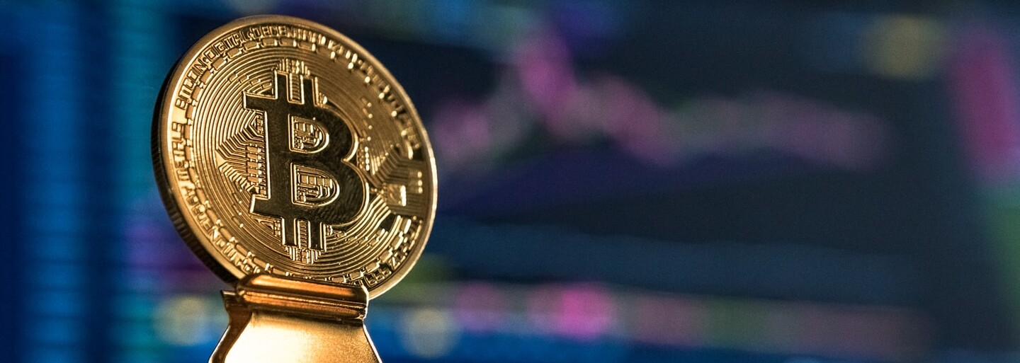 Bitcoin se vrátil nad hranici 50 tisíc dolarů