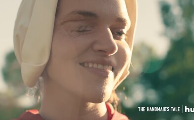 Bité a znásilňované ženy nejsou pro muže v dystopickém sci-fi The Handmaid's Tale více než dobytek Bité a znásilňované ženy nejsou pro muže v dystopickém sci-fi The Handmaid's Tale více než dobytek