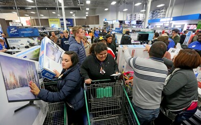 Black Friday: nákupní fenomén, při kterém se zákazníci perou o zlevněné zboží. Jaká je historie tohoto svátku nakupování? Black Friday: nákupní fenomén, při kterém se zákazníci perou o zlevněné zboží. Jaká je historie tohoto svátku nakupování?